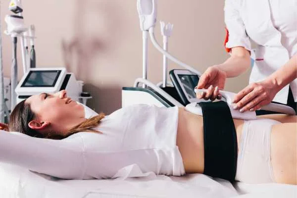 woman having body sculpting to help improve her body image and her mental health Richmond upon Thames